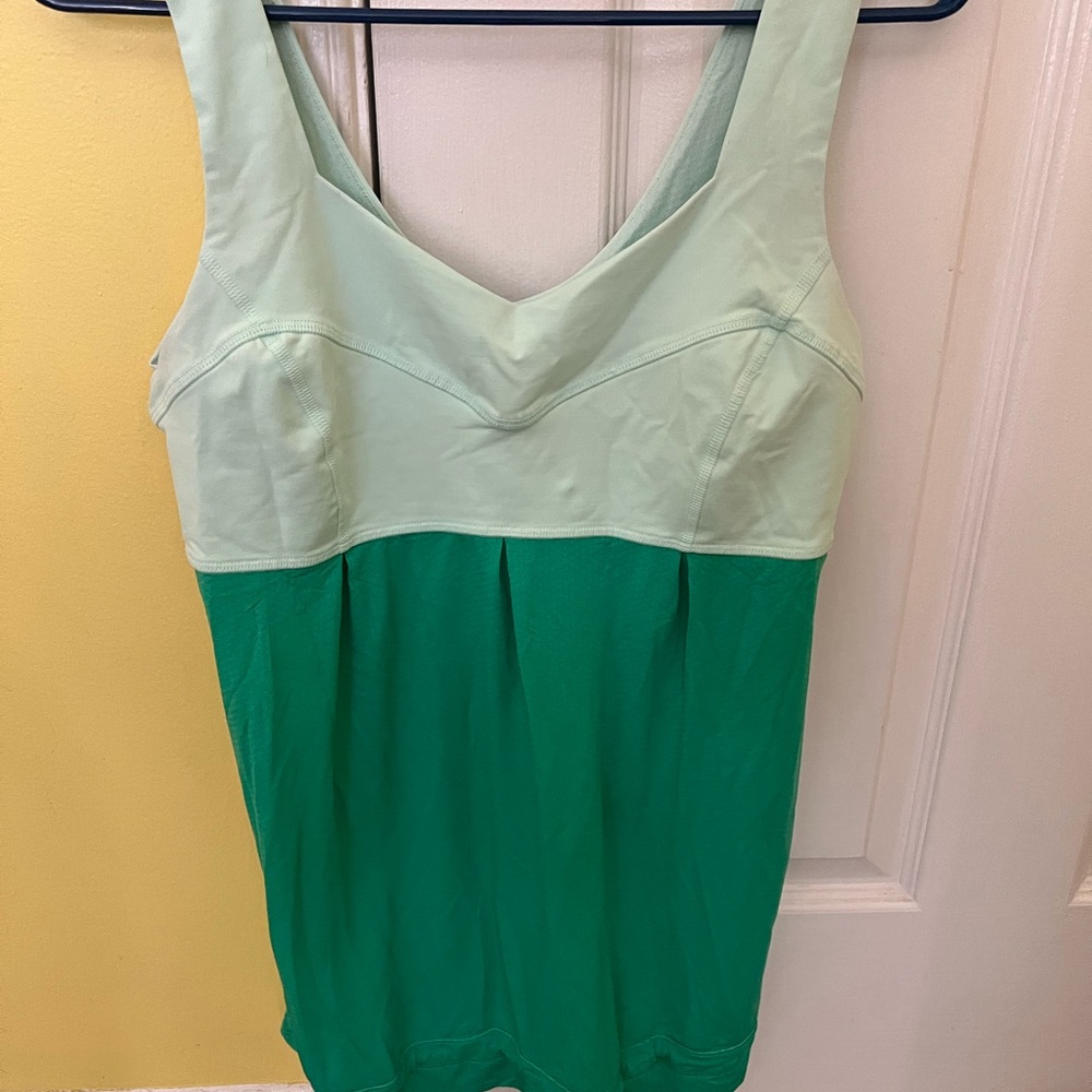Lululemon exercise top size M